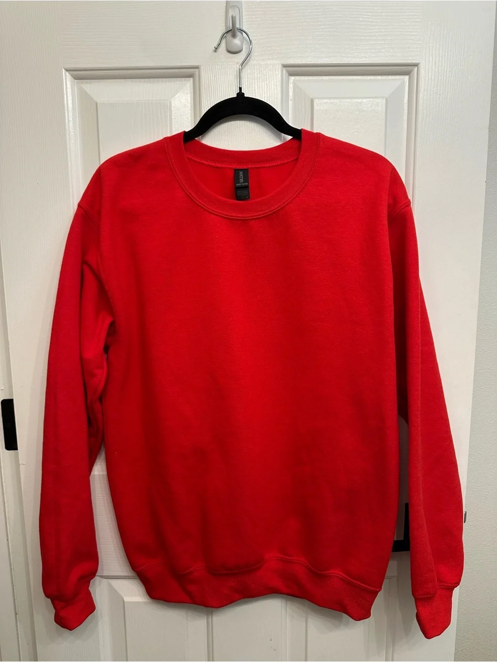 Gildan Red Crewneck Sweatshirt - Classic Fit